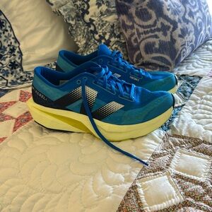 Men’s New Balance Fuel Cell Rebel V4 Size 8